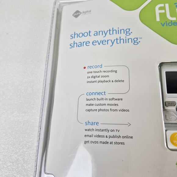 Flip Video F130W White 2x Digital Zoom USB 512MB Memory NEW - Picture 4 of 9